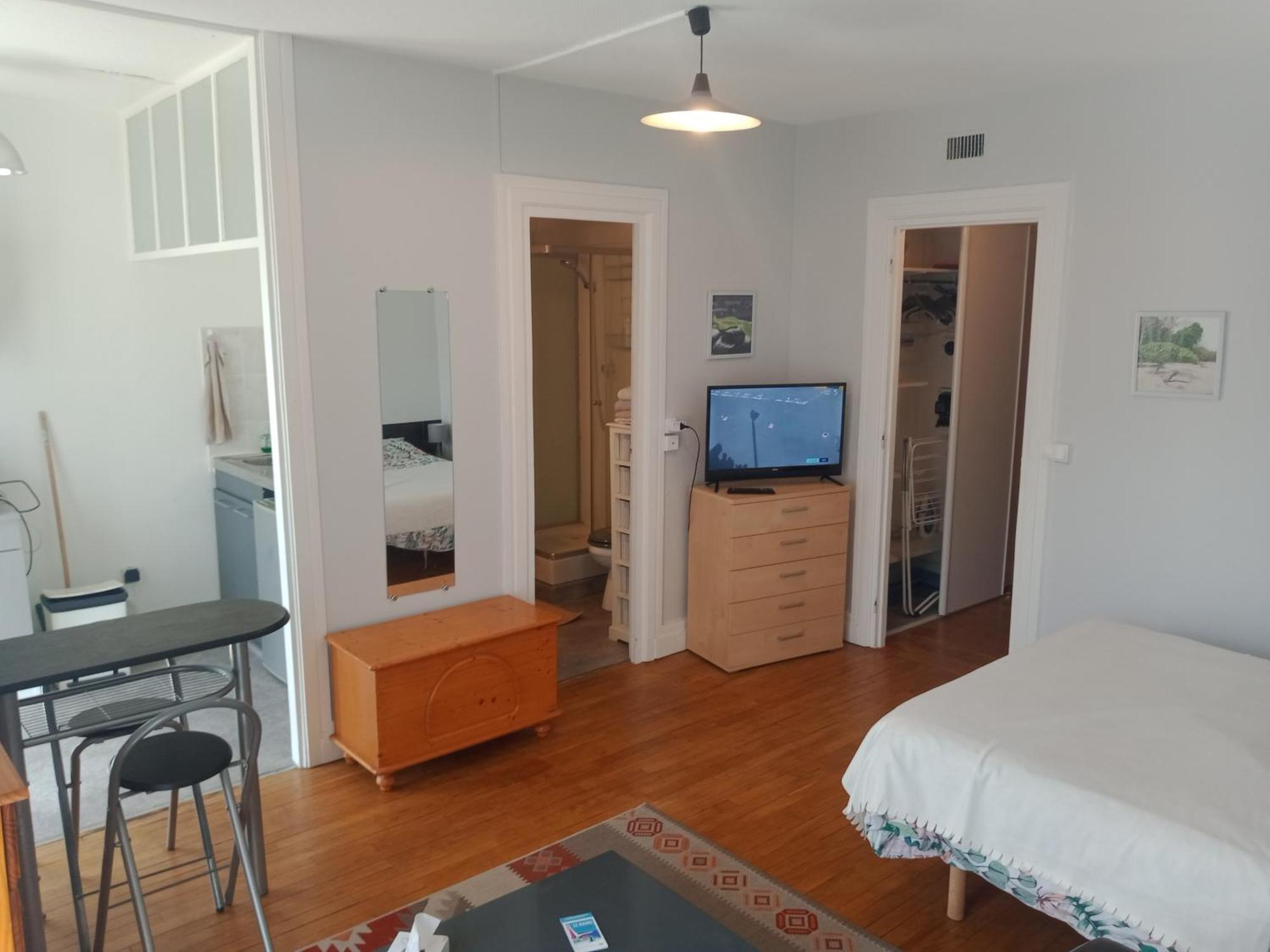 Appartement Perret 105 Rue Victor Hugo, Lumineux, Plein Centre, Parking Prive Arrivee Autonome Tout A Pied Le Havre Buitenkant foto