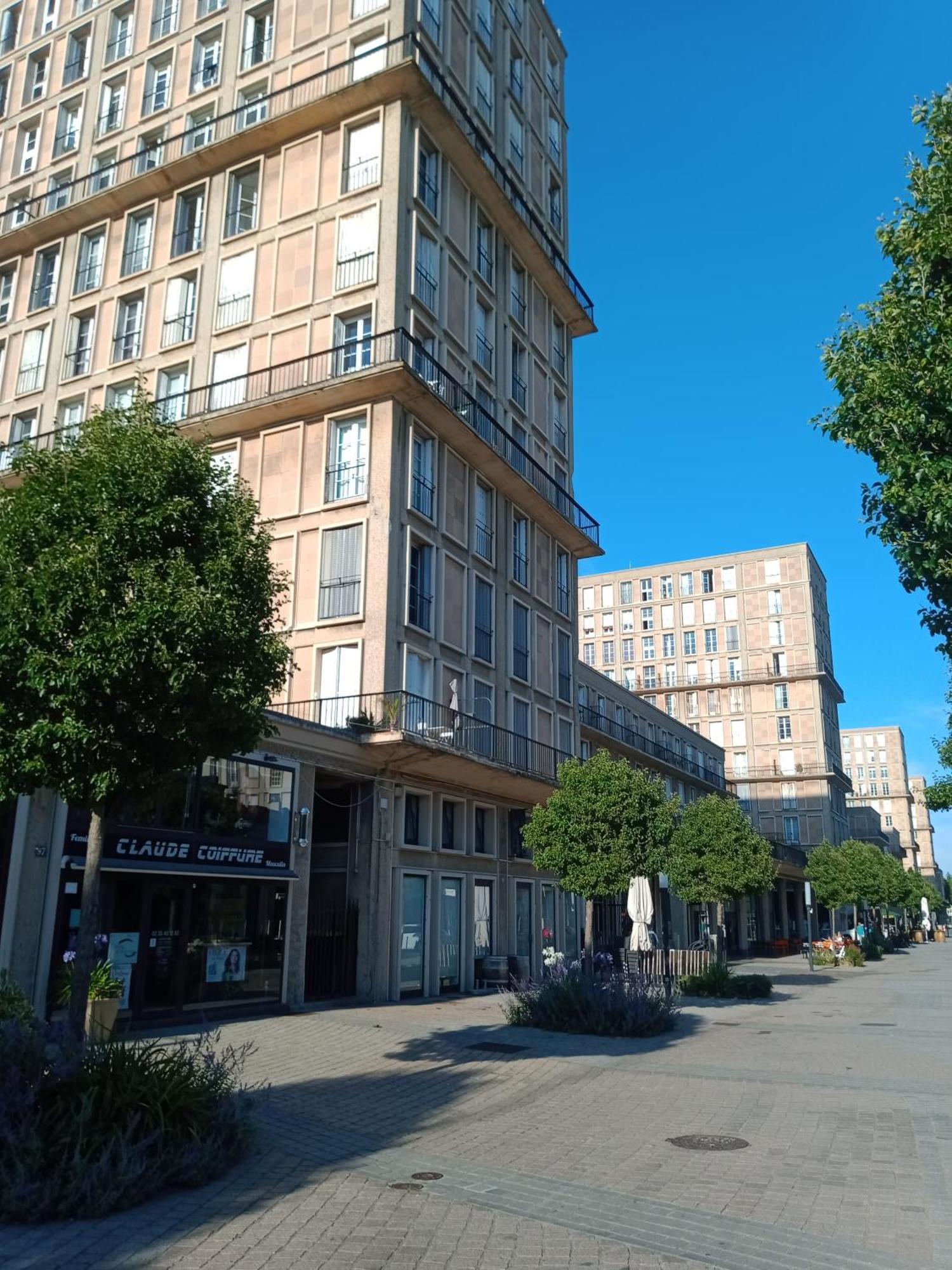 Appartement Perret 105 Rue Victor Hugo, Lumineux, Plein Centre, Parking Prive Arrivee Autonome Tout A Pied Le Havre Buitenkant foto